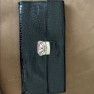 Lulu black clutch